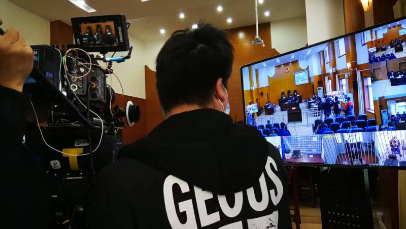 AI生成VS人工创意——库车县广告片拍摄公司的技术浪漫主义实践